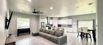 Luxury Modern Home Frost/Freeman/Pearl/Riverwalk