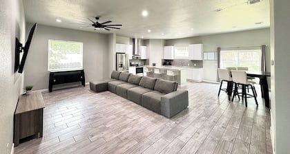 Luxury Modern Home Frost/Freeman/Pearl/Riverwalk