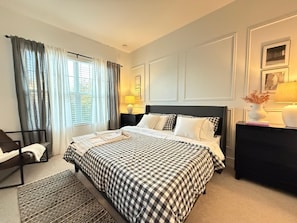 4 Schlafzimmer, Schreibtisch, Bügeleisen/Bügelbrett, Reisekinderbett