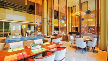 Daily buffet breakfast for a fee
