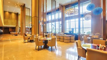 Petit déjeuner buffet servi tous les jours en supplément