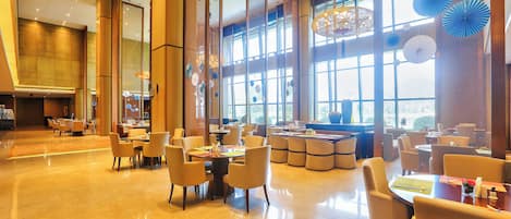 Buffet déjeuner servi tous les jours en supplément