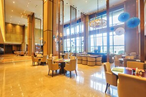 Buffet déjeuner servi tous les jours en supplément