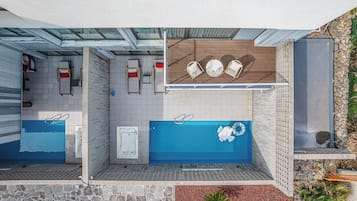 Family Townhome, Pool View | Courtyard view