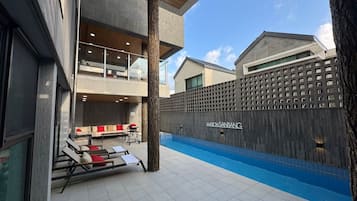 Private pool