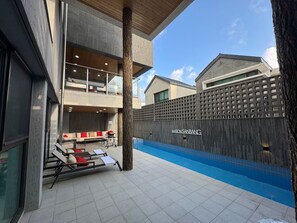 Private pool