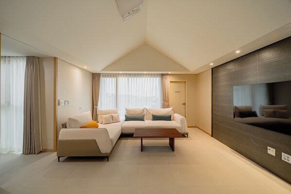 Superior Townhome, Pool View | Living area | 60-inch Smart TV with cable channels