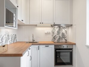 Frigorífico, microondas, horno y lavavajillas