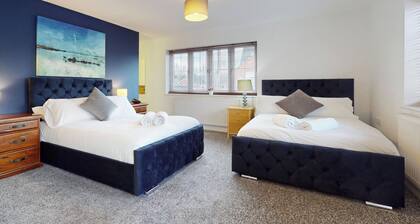 5-Bedroom Home - Sleeps 16 - Ideal for Groups