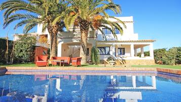 Villa | Pool | Indoor pool, outdoor pool