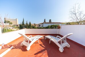 Villa | Balcony - Villa in L'escala Near Platja de Riells Beach (L'Escala)