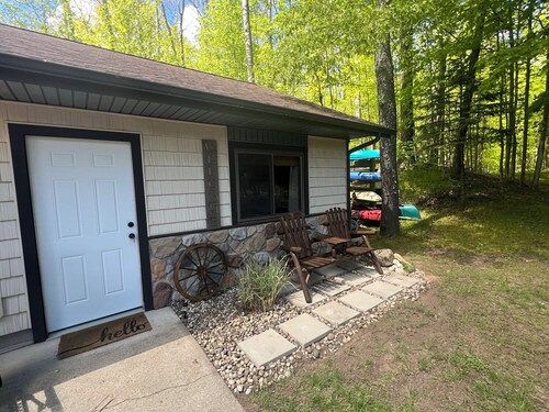 Ruby Creek Guesthouse Retreat-Pere Marquette River.