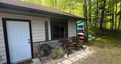 Ruby Creek Guesthouse Retreat-Pere Marquette River.