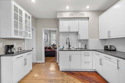 3br 2ba hse  AC WiFi 3 blks to Xcel Event Center, dining,&bars 6.8 mls to airprt