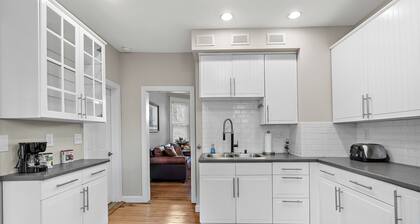 3br 2ba hse AC WiFi 3 blks to Xcel Event Center, dining,&bars 6.8 mls to airprt