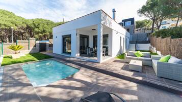 Villa | Restaurante al aire libre