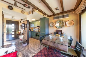 Villa | Dining