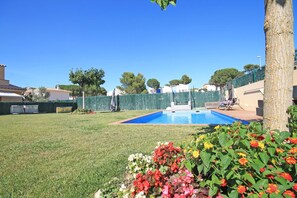 Villa | Garden