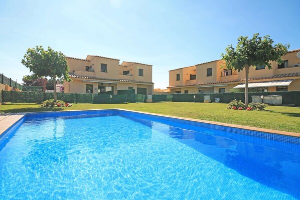 Villa | Pool | Outdoor pool - Beautiful House With Private Garden (L'Escala)