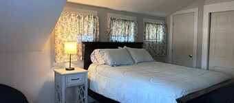 2-bedroom house in Glens Falls 8 Minutes From Lake George