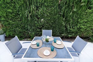 Villa | Outdoor dining - Villa in L'escala Near Riells Beach (L'Escala)