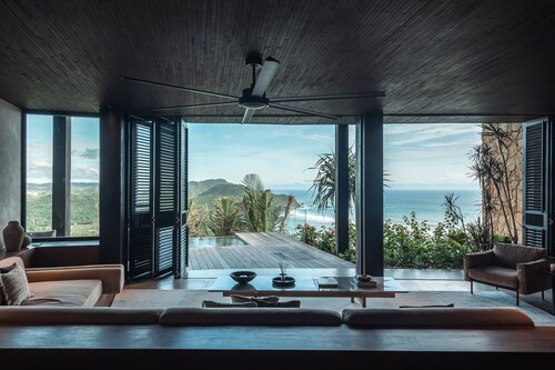 Villa Kastil Utara - 6 Bedrooms • 1 Kids Room at Tampah Hills