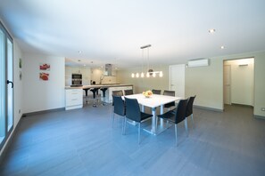 Dining - Holiday Home in L'escala Near Platja Cala Montgo (L'Escala)