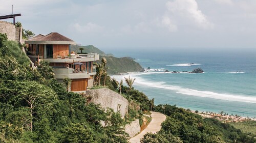 Nyrenstone Residence - 4 Bedroom Villa at Tampah Hills