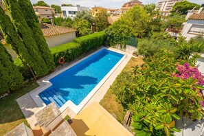 Vila | Piscina | Piscina interna, piscina externa