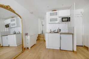 Fridge, microwave, coffee/tea maker, toaster