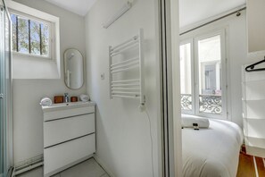 1 chambre, accès Internet, draps fournis