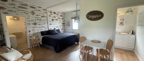 1 habitación, tabla de planchar con plancha, wifi y ropa de cama