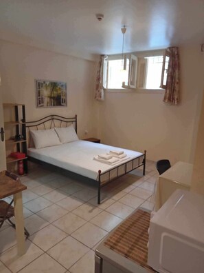 1 Schlafzimmer, Schreibtisch, Bügeleisen/Bügelbrett, kostenloses WLAN