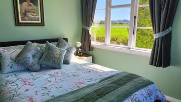 3 bedrooms, iron/ironing board, travel crib, bed sheets