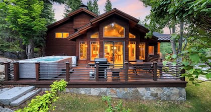 Gated 4BR Chalet – Palisades Tahoe – Spa Under the Stars, Walk to Dining, AC