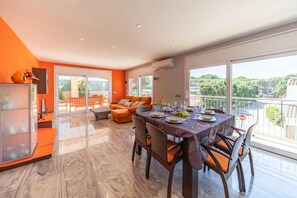 Dining - Beautiful Villa in L\"escala With Pool (L'Escala)