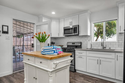 Walk Everywhere Gated, Parking, Washer/Dryer