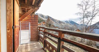 Mountain-view Apartment for 6 Guests