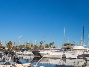 Marina - Beautiful apartment for 6 guests with WIFI, A/C, TV, terrace and pets allowed (Hyères)