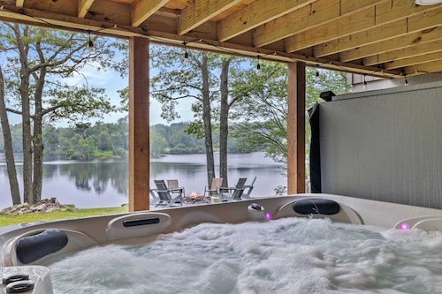 Lakefront with Hot Tub! Mins2 Camelback Ski Resort