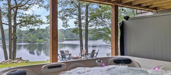 Lakefront with Hot Tub! Mins2 Camelback Ski Resort