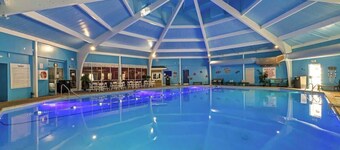 Lakefront Poconos Stay- Kayaks, Fire Pit & Hot Tub