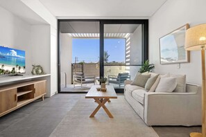 TV - Chic Ground-Floor Studio Near Local Cafés (North Fremantle)