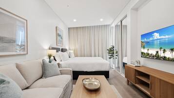 Iron/ironing board, WiFi, bed sheets