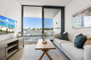 TV - Modern 1-Bed Apartment with Views in Fremantle (North Fremantle)