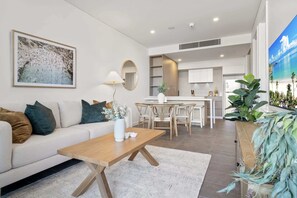 TV - Modern 1-Bed Apartment with Views in Fremantle (North Fremantle)