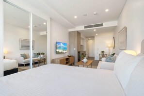 Iron/ironing board, WiFi, bed sheets