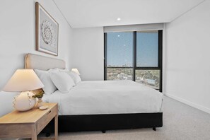 2 bedrooms, desk, iron/ironing board, WiFi