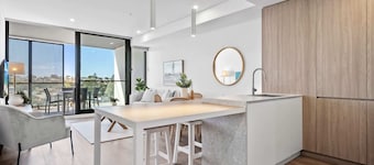 Stylish 2-Bed Unit with Views & Rooftop Access