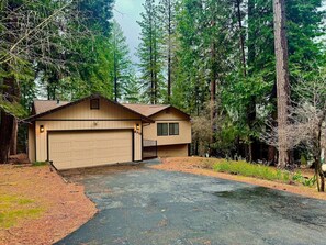 Exterior - 3BR Forest Retreat · Fireplace · Near Tahoe · Pollock Pines (Pollock Pines)